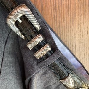 Roundtree & Yorke black leather belt with stamped silver hardware & double loop